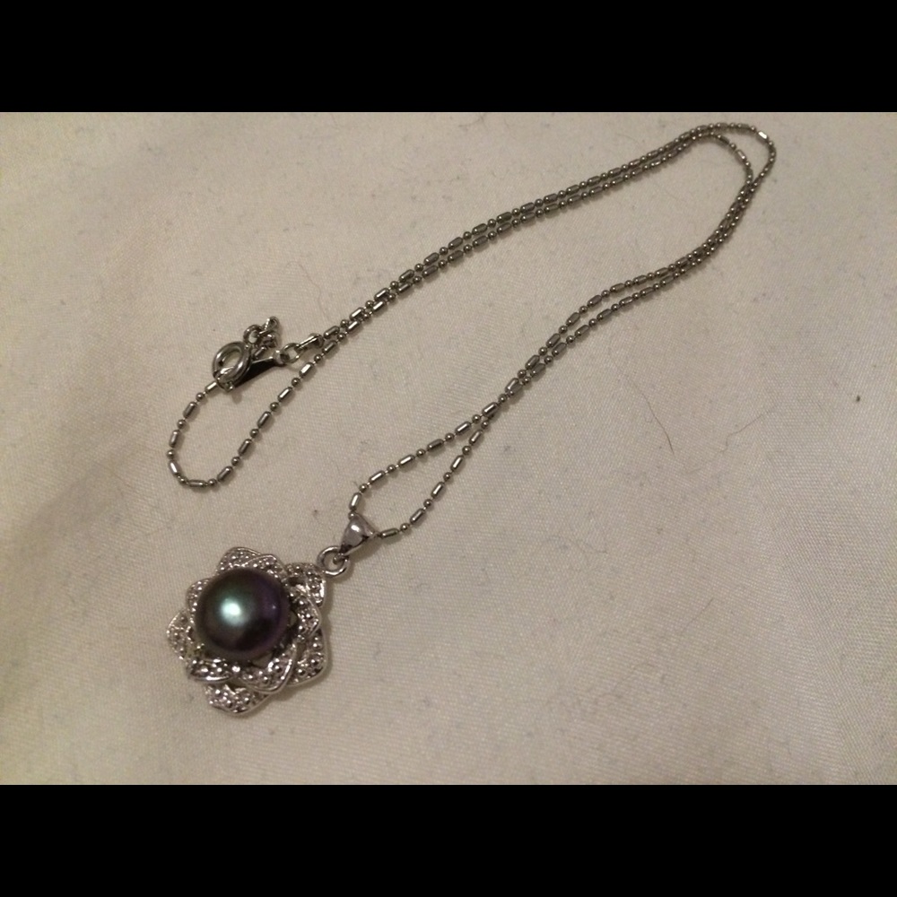 Grey Pearl Sterling silver necklace.